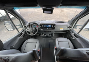 Compre una caravana moderna, totalmente equipada, lista para exportar, con cocina de lujo, ligera, 4x4, para 6-8 personas. - Product Image 5