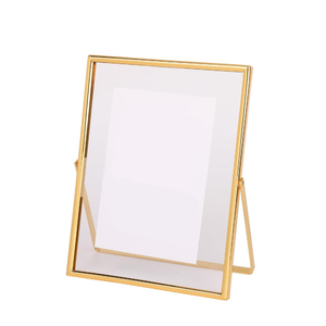 Portafotos Rectangular Moderno de Latón y Vidrio, Marco Flotante Creativo de Metal Dorado, Exhibidor de Fotos de Vidrio para Mesa con Soporte - Product Image 1