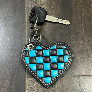 Nouveau 2026 Vente en gros Porte-clés unisexe en cuir véritable de qualité supérieure, fait main, motif à carreaux, forme de cœur, élégant et tendance - Product Image 4