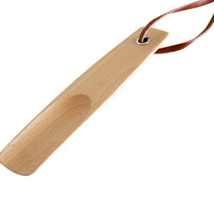 Chausse-pied en bois massif fait main, lisse et plat, avec boucle de suspension en cuir, aide au portage des chaussures - Product Image 1