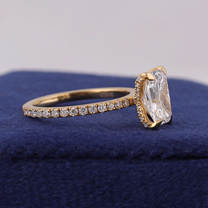 แหวนหมั้นเพชรทรงเหลี่ยมมรกตทองคำแท้ 18K สำหรับผู้หญิง ประดับเพชรแบบ Pave Setting สไตล์คลาสสิก - Product Image 1