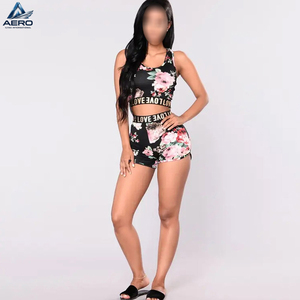 Conjunto Deportivo de Top Corto y Pantalones Cortos para Mujer, Mejor Precio, Logotipo Personalizado, Impresión Digital y por Sublimación, Corte Ajustado - Product Image 2