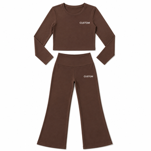 Ensemble de yoga 2 pièces personnalisé avec logo OEM pour femme : haut court à manches longues et col rond, pantalon de survêtement large – Tenue de sport et de gym - Product Image 3