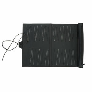 En stock : Ensemble de voyage de backgammon en cuir PU enroulable, échiquier pliable unique, tailles personnalisables avec logo, haute qualité pour fêtes et activités de plein air - Product Image 6