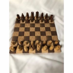 Jeu d'échecs artisanal en bois de style vintage - Grand plateau pliable en bois massif de 15 pouces, ensemble d'éléments d'échecs sculptés à la main de qualité supérieure avec fentes de rangement - Product Image 5