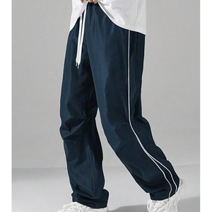 กางเกงแทร็คผู้ชายทรงหลวมสไตล์ OEM แฟชั่นสตรีทแวร์ พิมพ์ลายปัก งานโรงงาน - Product Image 5
