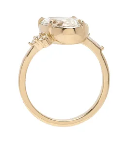 Anillo de Compromiso con Diamante Cultivado en Laboratorio IGI, Corte Pera de 2.20 Ct, Oro Amarillo de 14K - Product Image 3