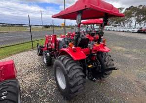 Tracteur Mahindra Max 28A HST 2025 d'occasion en excellent état avec chargeur 4-en-1 et broyeur de 1200 mm à prix réduit - Product Image 4