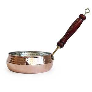 Poêle à omelette en cuivre martelé à la main avec poignée en cuivre, design moderne, compatible gaz et induction, écologique, passe au lave-vaisselle - Product Image 6