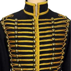 Veste de parade, au design en coton noir avec des tresses et des boutons dorés inspirés des uniformes des hussards napoléoniens - Product Image 4