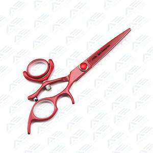 Ciseaux de coupe de cheveux de bord de rasoir de barbier Ciseaux de coiffure rouges élégants pour une utilisation en salon avec anneau de doigt réglable - Product Image 3