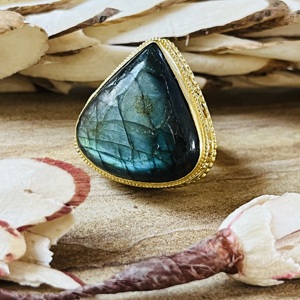 Unique Design Labradorite Vintage <b>Ring</b> 18K Gold Plated Brass Solitaire Jewelry Chunky Large Stone <b>Ring</b> Wholesale <b>Statement</b> <b>Ring</b> - Product Image 3