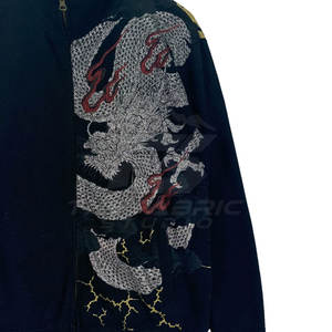 Chaqueta Sukajan de moda moderna para hombre, cómoda, ligera, de tela satinada con un elegante diseño bordado. - Product Image 5