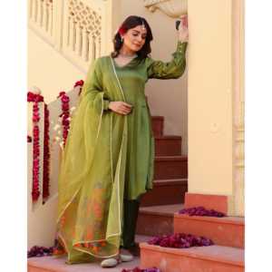 Ensemble de costume en mousseline de soie vert peint à la main taille XS Inayat - Product Image 1