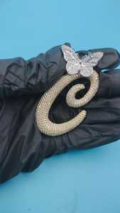 Pendentif Lettre Personnalisé avec Papillon en Moissanite, Plaqué Or 18K, Coupe Ronde Brillante, Charme de Luxe, Cadeau Unisexe - Product Image 3