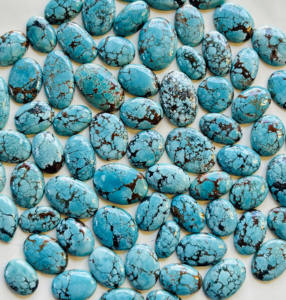 Magnasita turquesa piedra preciosa hecha a mano venta al por mayor suministro a granel magnasita turquesa cabujón para la fabricación de joyas - Product Image 1