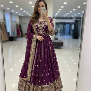 Vestidos de Fiesta Diwali de Diseño Ramdev Trading, Kurti Moderno de Seda Fandy de Secado Rápido con Conjunto de Pantalón y Dupatta - Product Image 1