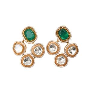 Líderes en venta de pendientes dorados-Diseño floral con tachuelas de piedra moissanita blanca y verde a precio mayorista de La India - Product Image 1