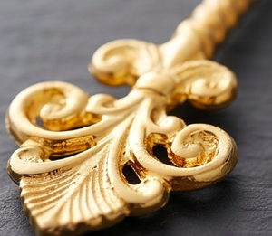 Ensemble de couverts en acier inoxydable avec poignée dorée, finition miroir, pour mariage, comprenant fourchette, cuillère, couteau et ustensiles de service. - Product Image 2