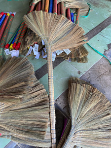 Escoba de Hierba Natural Hecha a Mano en Vietnam Eco2go, Escoba Ecológica para Limpieza del Hogar - Product Image 5