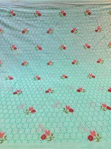 Tissu brodé personnalisé en dentelle imprimée africaine pour la confection de robes de créateurs et les acheteurs de vêtements d'exportation - Product Image 3