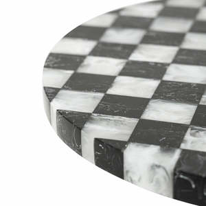 Mesa de Centro Moderna en Blanco y Negro con Patrón de Tablero de Ajedrez, Hecha a Mano con Resina Fundida, Escultura de Gloss Crafts - Product Image 6