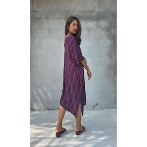 Robe Kaftan rayée violette pour femme, coupe ample, décontractée, longue, pour la plage ou comme tenue de détente - Product Image 4