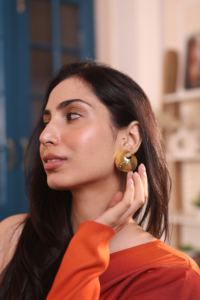 Boucles d'oreilles statement en laiton plaqué texturé, fabriquées à la main, de luxe, pour femmes, cadeau tendance - Product Image 3