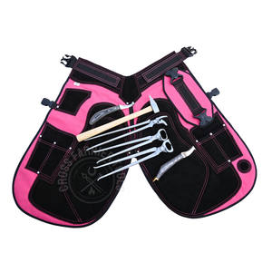 Kit d'outils de fermeur : Marteau de fermeur, Pince à sabots, Coupe-sabots, Pince à décolter les sabots, Pince à cintrer les sabots, Couteau à sabots avec tablier de sécurité rose - Product Image 1