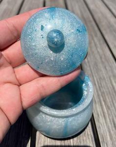 Pot de rangement en résine fait main par un designer avec couvercle pour la cuisine, la salle de bain, la décoration de la maison, le thé, le café, les bonbons, organisateur multifonctionnel - Product Image 2