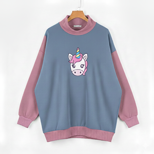 เสื้อสเวตเชิ้ตคอกลมสีเบจสำหรับผู้หญิง พิมพ์ลายการ์ตูนยูนิคอร์น ผ้าฝ้ายถักทรงโอเวอร์ไซส์ สวมใส่ในฤดูใบไม้ร่วง คอเต่า - Product Image 1