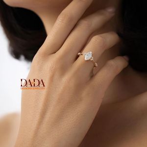 Bague de fiançailles solitaire taille marquise pour femme, bague en diamant d'inspiration florale, bague de mariage de style vintage, bijou de mariée élégant - Product Image 2