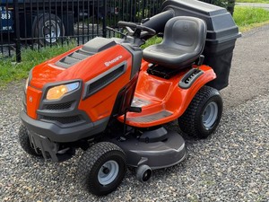 Tondeuse autoportée Husqvarna 48 pouces à essence, autopropulsée, lame rotative, bac de ramassage arrière, qualité professionnelle - Product Image 4