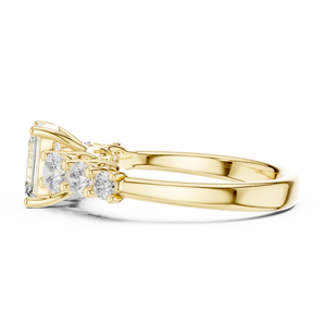 Anillo de Compromiso de Oro Amarillo con Diamante Corte Esmeralda, Anillo de Boda de Tres Piedras para Mujer - Product Image 2