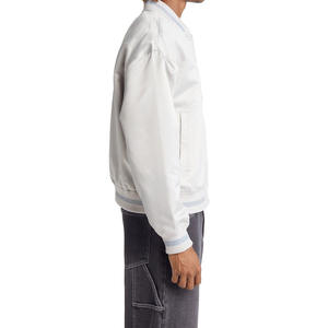 Chaqueta Varsity Blanca y Azul Personalizada al por Mayor para Hombre con Cuello Alto de Satén de Alta Calidad y Logotipo Frontal - Product Image 6