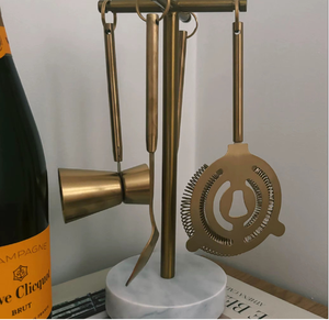 Ensemble d'outils de bar à cocktails personnalisés très demandés pour la promotion de bureau, la décoration de comptoir de fête, article incroyable avec base ronde en marbre blanc - Product Image 1