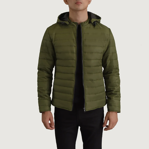 Doudoune matelassée confortable avec une construction légère, une isolation thermique efficace et une coupe confortable pour les voyages par temps froid et l'usage quotidien - Product Image 1