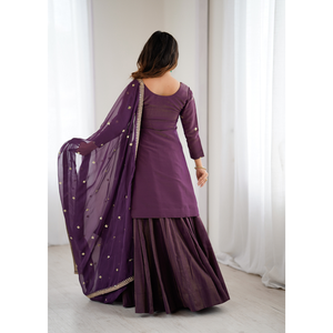 Elegante conjunto de kurta y lehenga para mujer en seda chanderi romana pura con brillo, con dupatta bordada con lentejuelas y trabajo dori jari. - Product Image 6