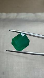 Émeraude verte naturelle de Zambie de 3,17 carats, forme octogonale, pierre précieuse facettée certifiée pour la fabrication de bijoux, vente en gros - Product Image 3