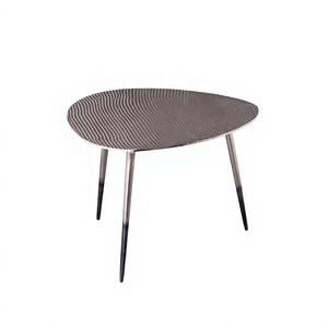 Table basse en aluminium au design moderne, faite à la main, pliable, légère, décoration d'intérieur pour salon, utilisation en hôtel - Product Image 1