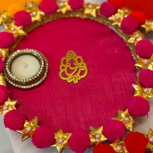 Thali de prière Ganesha Pompom avec Diya en métal, ensemble de thali décoratif religieux festif fait à la main - Product Image 5