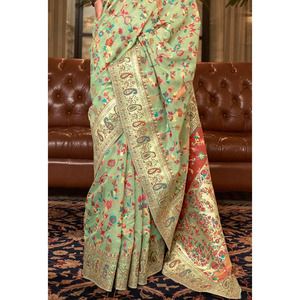 Elegante Sari Indio Tradicional Verde con Estampado Floral de Seda para Bodas, Fiestas y Eventos Festivos, Largo hasta el Suelo, Corte Regular para Mujer - Product Image 2