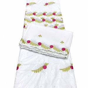 Tela de Encaje Suizo Bordado de Alta Calidad para Vestidos y Diseños de Moda Guatemala - Product Image 6