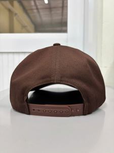 Casquette de baseball marron foncé style vintage avec logo brodé personnalisé, mode rétro, ajustable, non structurée, type « Dad Hat », fabrication OEM au Vietnam - Product Image 4