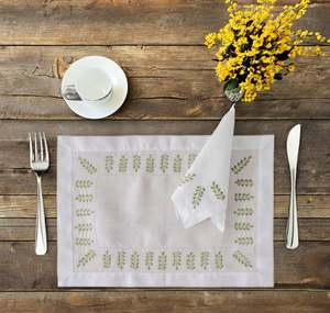Juego de Manteles Individuales y Servilletas Bordados Lavables al por Mayor con Hojas Verdes, de Algodón Blanco con Dobladillo, para Hogar, Bodas y Eventos - Product Image 1