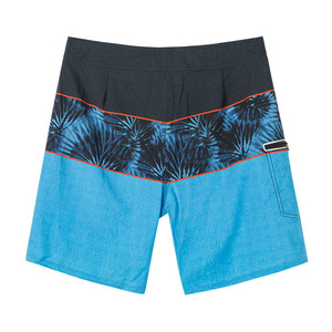 Shorts de sport élégants. Conçu avec des finitions à contraste élevé. coupe athlétique. et un matériau durable pour les entraînements intenses. - Product Image 1