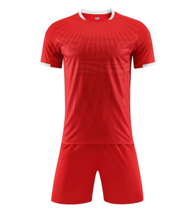Ensemble de maillot de football rouge pour homme, manches courtes, col rond, polyester respirant, coupe athlétique toutes saisons - Product Image 1