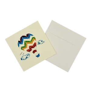 Tarjeta colorida con diseño de globo aerostático, nubes y pájaros, tarjeta de felicitación artística hecha a mano para coleccionistas, tarjeta de quilling - Product Image 4