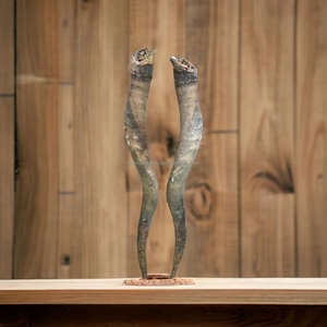 Paire de cornes sculptées décoratives en corne de vache naturelle de 25 à 30 pouces pour la décoration de la maison, cadeaux et artisanat, non polies - Product Image 3