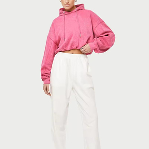 Hoodies courts pour femmes en coton peigné personnalisé de qualité supérieure avec logo brodé, coupe courte, épaules tombantes, pour un style streetwear tendance - Product Image 1